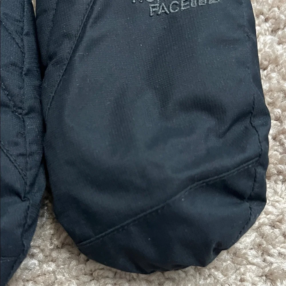 The North Face Black Youth Mittens - Insulated Winter Gloves sz M